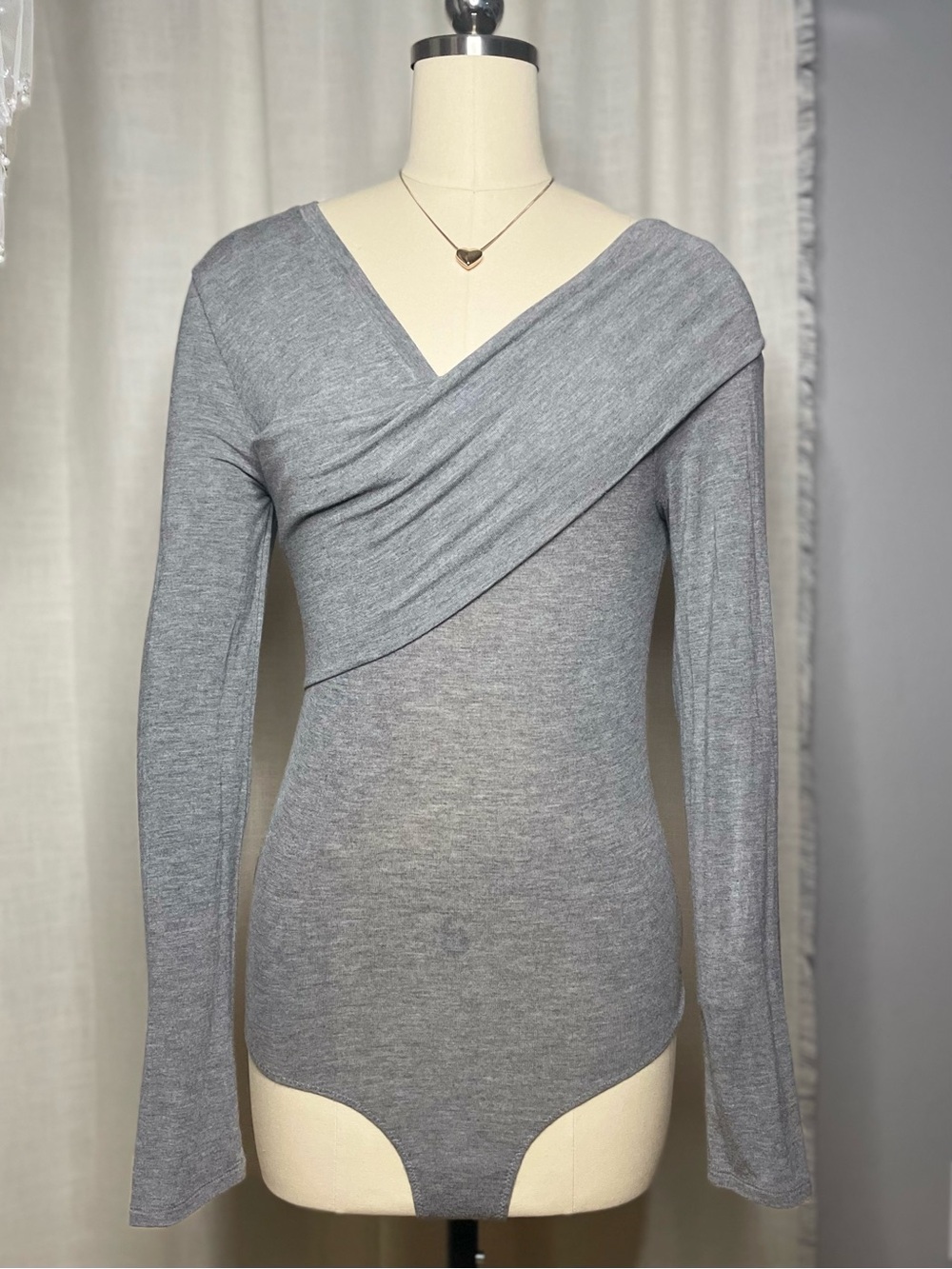 🩶BCBGMaxAzria - Heather Grey Long Sleeve Bodysuit Size S